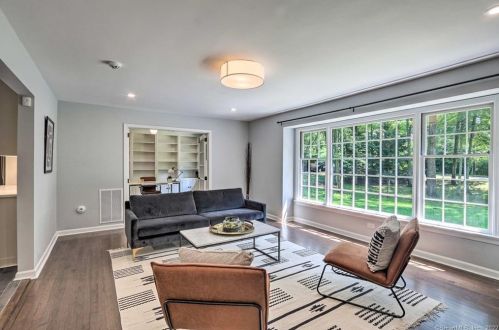 8 Tulip Tree Ln, Norwalk CT  06851-1409 exterior