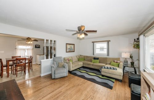 5416 8th St, Milwaukee, WI 53221-4416