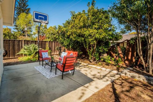 1466 Hollenbeck Ave, Sunnyvale CA  94087-4238 exterior