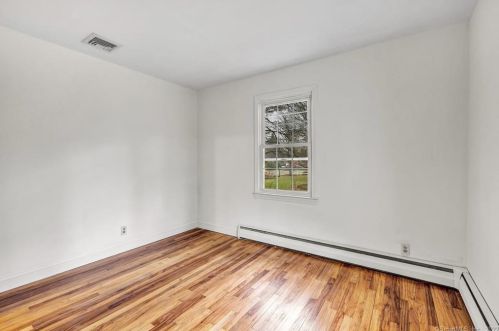 21 Lake Rd, Woodbury CT  06798-2326 exterior