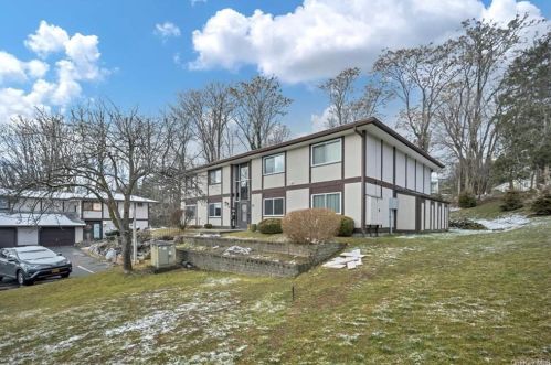 8 Millholland Dr, Fishkill, NY 12524-1507