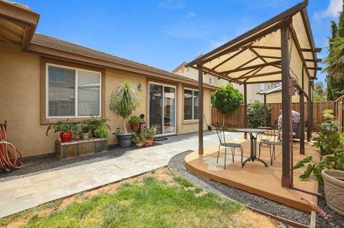 767 Red Barn Pl, Lathrop CA  95330-8975 exterior