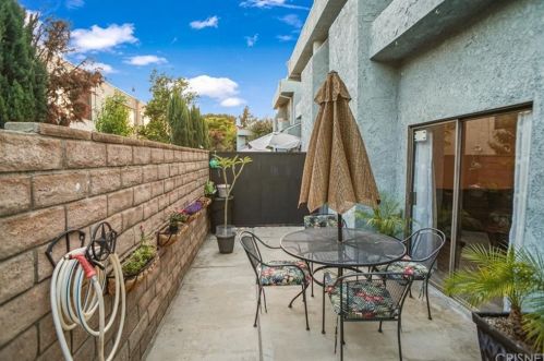 9047 Willis Ave, Van Nuys, CA 91402-1561
