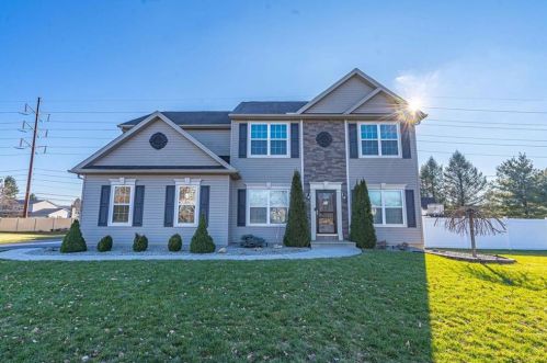 6560 Carmel Dr, Macungie, PA 18062-8762