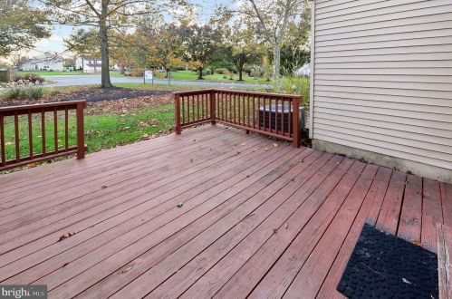 502 Essex Ct, West Deptford NJ  08051-2027 exterior