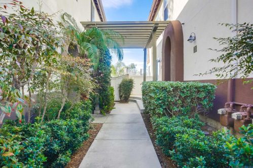 382 Carmel Creeper Pl, Encinitas CA  92024-7704 exterior