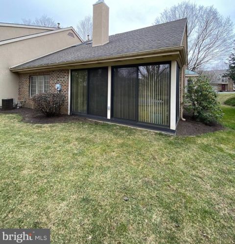 234 Willow Valley Dr, Lancaster PA  17602-4782 exterior