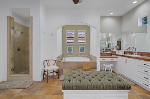 56430 Muirfield Vlg, La Quinta CA  92253-7648 exterior