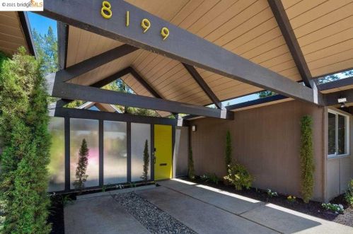 8199 Hansom Dr, Oakland, CA 94605-4210