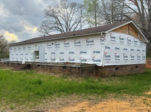 3893 Pine St, Mount Airy, NC 27030-9696