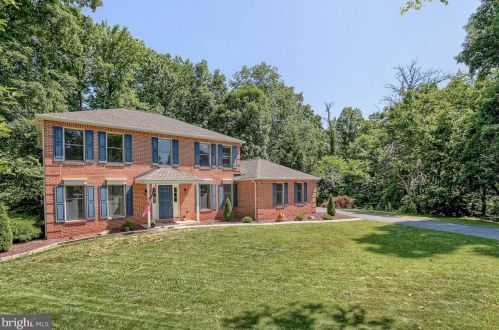 10 Winding Hill Dr, Etters, PA 17319-9698