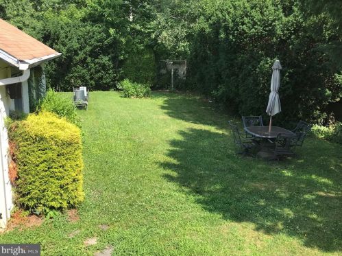 8 Elm Ave, Camden, NJ 08108-2606