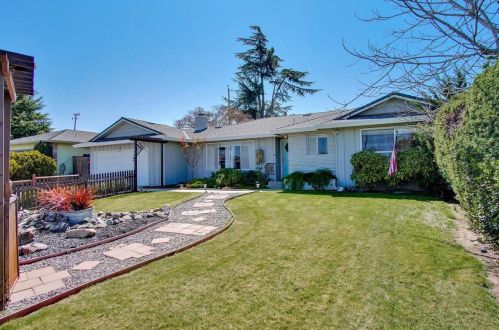 1361 Westward Dr, Hollister, CA 95023-5840