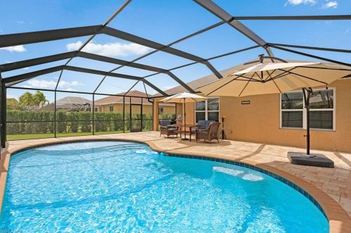 618 18th St, Cape Coral, FL 33909-0052