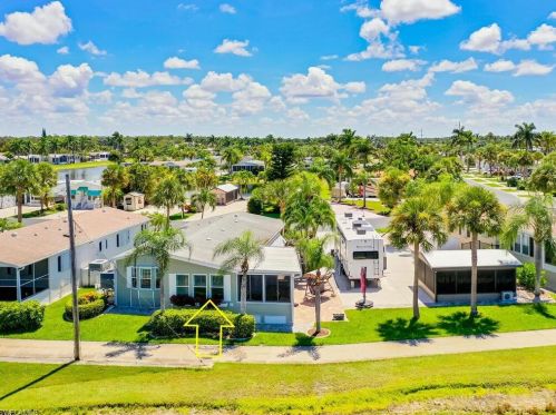 1041 Silver Lakes Blvd, Naples FL  34114-9334 exterior