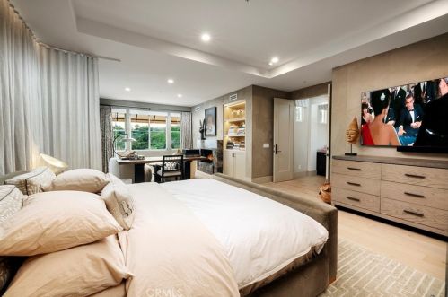 12 Tidal Surf, Newport Beach CA  92657-1905 exterior