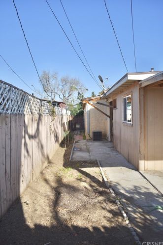 8123 Noble Ave, Van Nuys CA 91402-4509 exterior