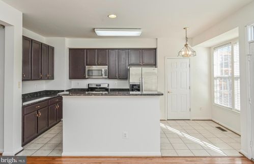 2617 Logan Wood Dr, Herndon VA 20171-4367 exterior