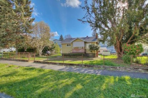 112 Rainier Ave, Bremerton, WA 98312-4039
