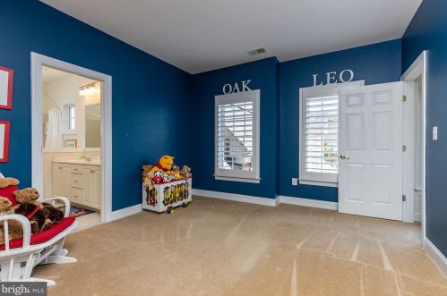 18345 Mid Ocean Pl, Leesburg VA 20176-7451 exterior