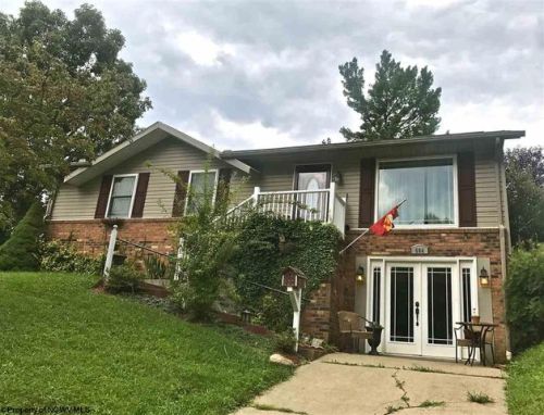 504 Stout St, Lake Ridge, WV 26330-1430