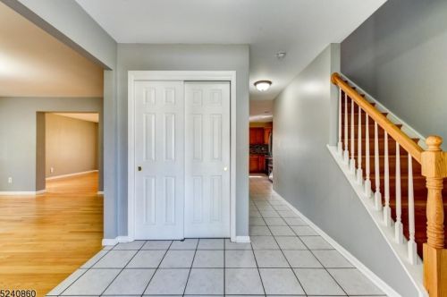 16 9th Ave, Manville NJ  08835-1512 exterior