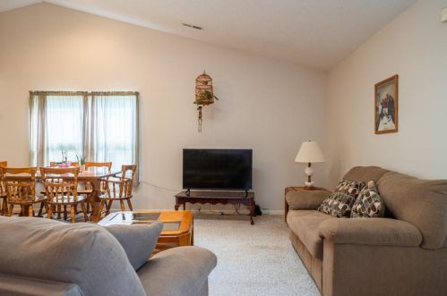 120 Zinfandel Dr, Englewood, OH 45322-3459