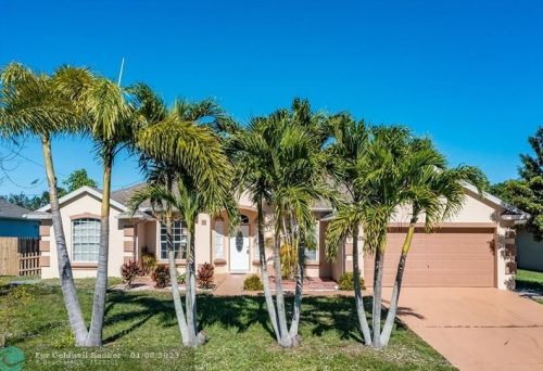 427 Dailey Ave, Fort Pierce, FL 34953-3026