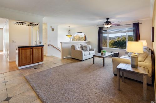 4632 Bridle Trl, Santa Rosa, CA 95409-4231