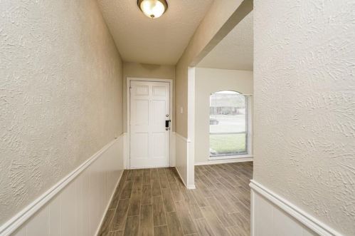 1809 El Paso St, Lewisville TX  75077-2713 exterior