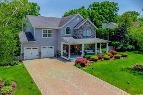 5 Hamilton Pl, Lake Grove, NY 11755-1916