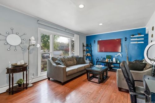 183 Booker Ave, Wheatley Heights NY  11798-4523 exterior