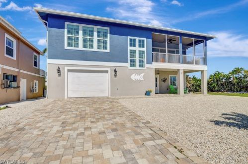 3420 1st Ave, Saint James City, FL 33956-2001