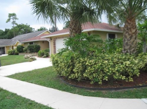 14040 Paddock Dr, West Palm Beach, FL 33414-7826