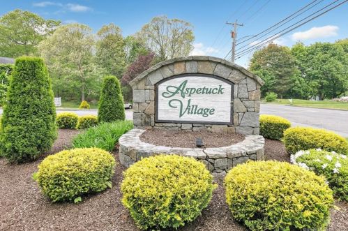 157 High Hl, Huntington CT  06484-2861 exterior