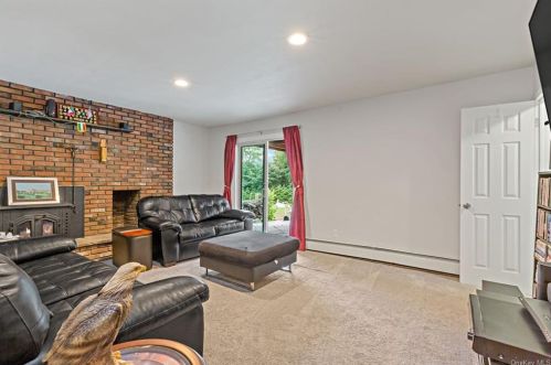 335 Somerston Rd, Yorktown Hgts NY  10598-2225 exterior