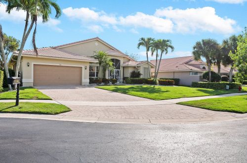 7116 Falls Rd, Boynton Beach, FL 33437-6329