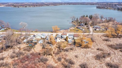 2836 Lakeshore Dr, Kansasville, WI 53139-9559