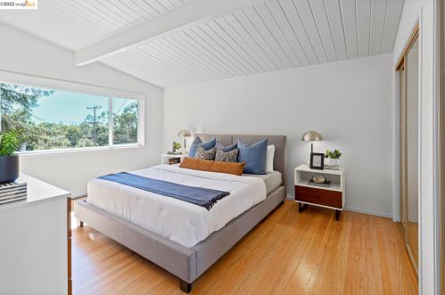 4985 Hedge Ln, Oakland CA  94602-2641 exterior