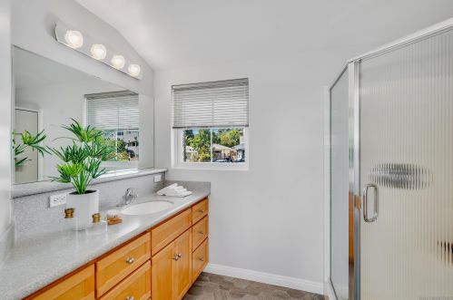 1151 Turquoise St, San Diego CA 92109-1247 exterior