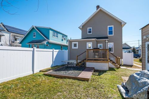 20 Lillian Ter, Woodbridge NJ  07095-3322 exterior