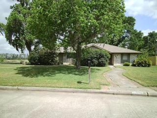 2600 Woodloch St, Conroe, TX 77385-8580