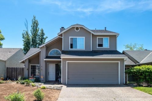 8 Glenshire Ln, Chico, CA 95973-1072