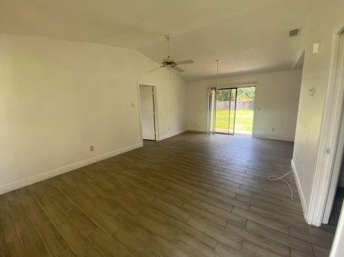 1361 Bellevue Ave, Fort Pierce FL  34953-1210 exterior