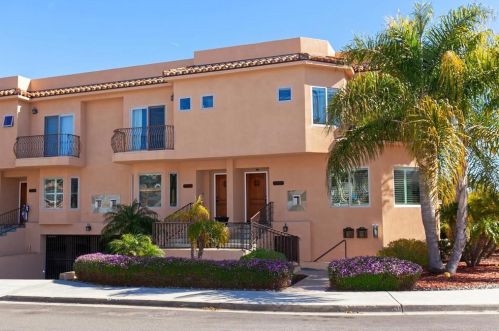 1255 Evergreen St, San Diego, CA 92106-2567