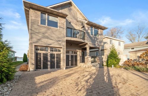 8208 Peterson Blvd, Cedar Lake, IN 46303-9109