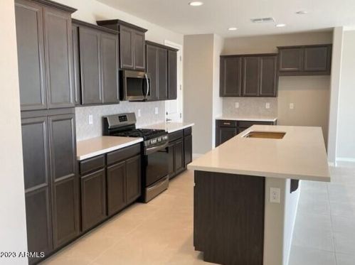 17295 Larkspur Dr, Sun City, AZ 85388-5630