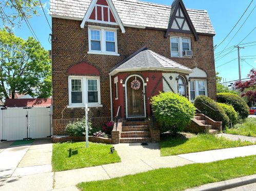 9531 242nd St, Floral Park, NY 11001-3906