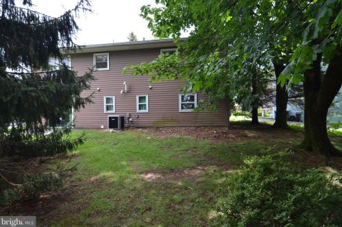 517 Wayne Dr, Navy Sup Dpt PA  17055-4985 exterior