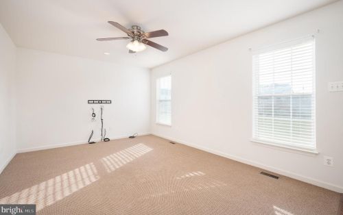 216 Shetland Dr, New Castle DE  19720-8832 exterior